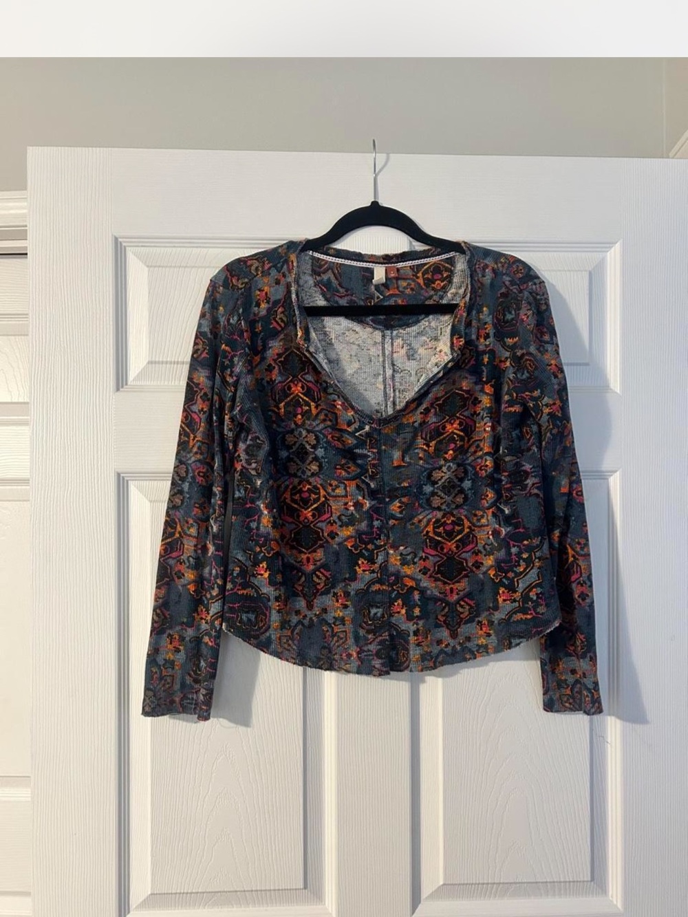 Womens Long-Sleeve PILCRO Anthropologie V-Neck Printed Top in Teal Multi